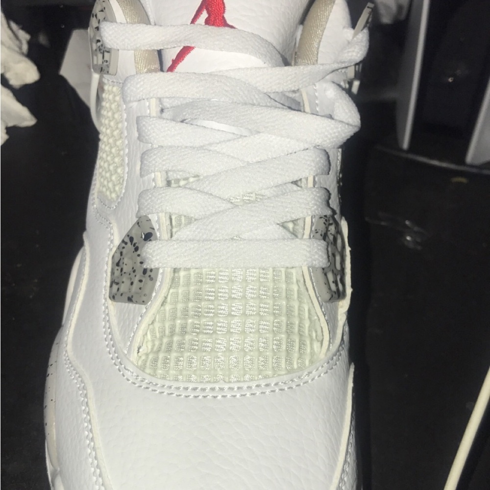 Jordan 4 bred white Oreo size 7 there so comfortable